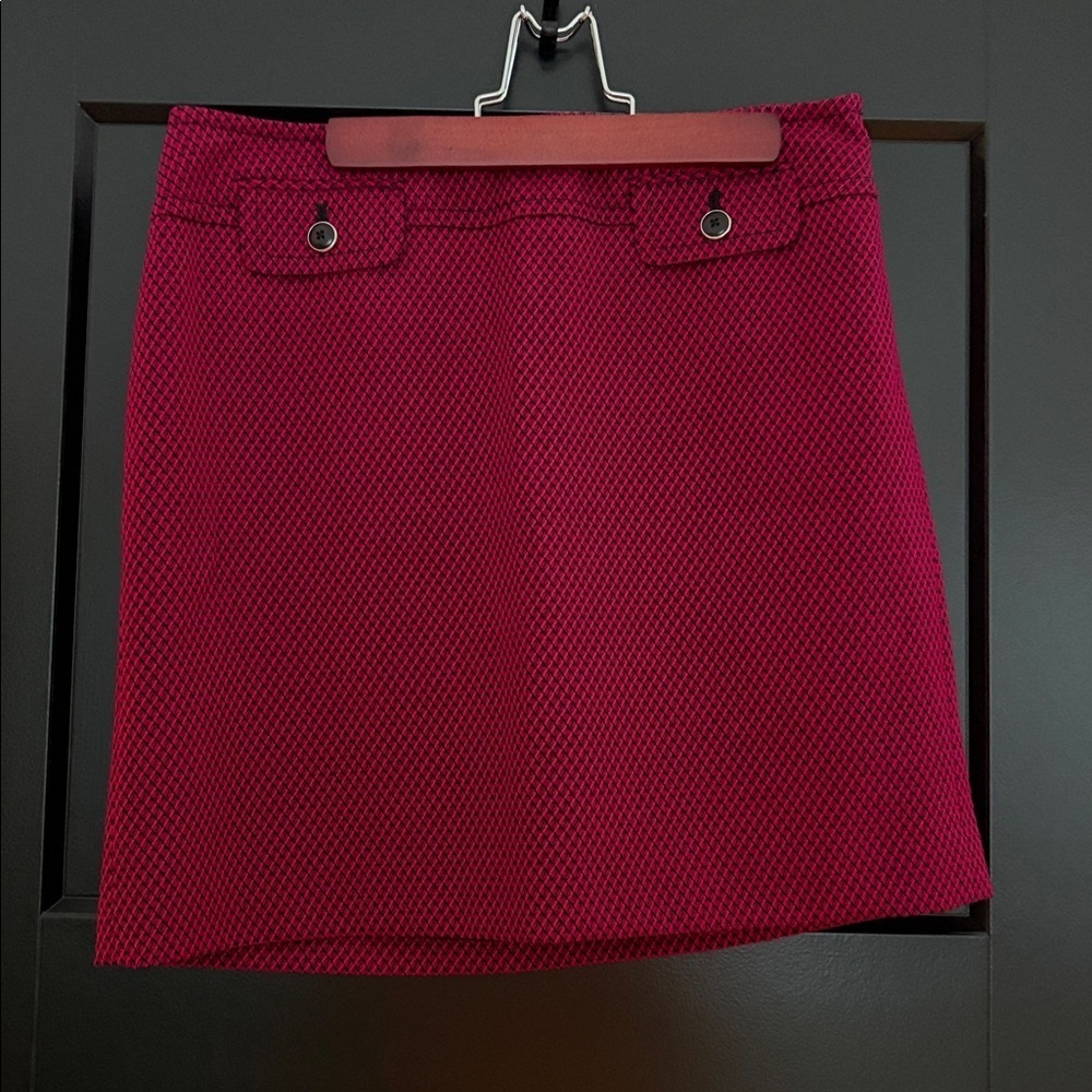 Loft Burgundy/Pink Houndstooth Mini Skirt. Front Small Pockets Size 8 Petite